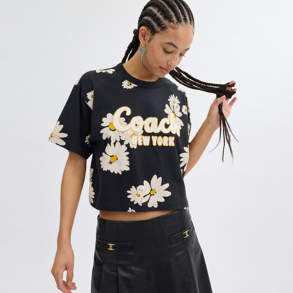 Black Women Coach Floral Cropped Signature Script In Organic Cotton T Shirts | MY_CH47939