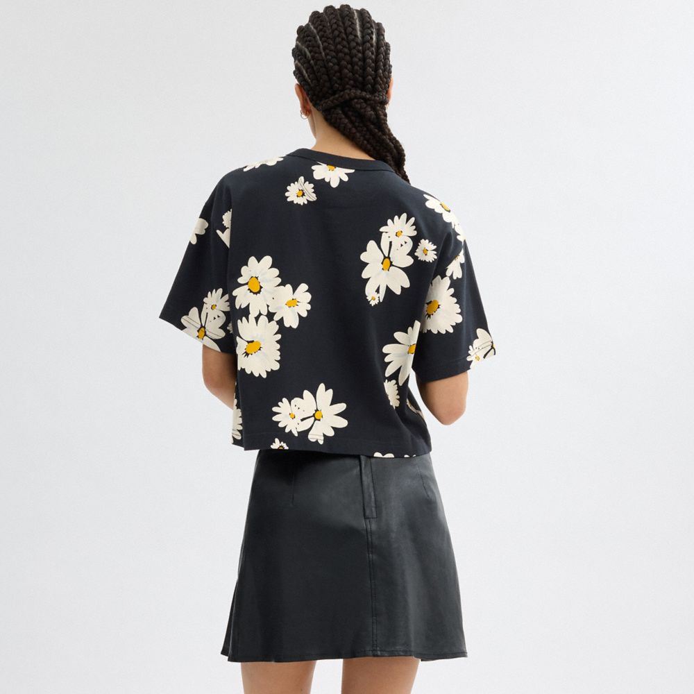 Black Women Coach Floral Cropped Signature Script In Organic Cotton T Shirts | MY_CH47939